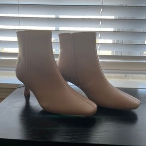 Journee Collection Kelssa Bootie Size 8